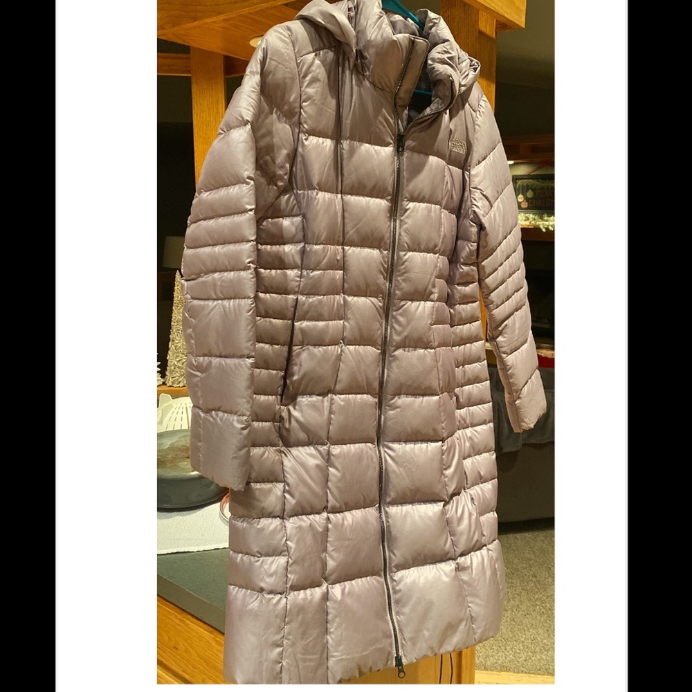 Silver/ light purple tinted Women’s Northface Parka!